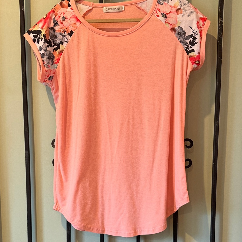 Women's Coral Floral Sleeve Top